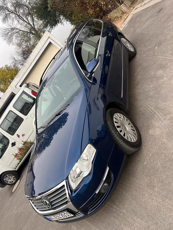Blau Gebraucht 2006 VW Passat Kleinwagen | 2.499 € (Teuer) - Bild 1/4