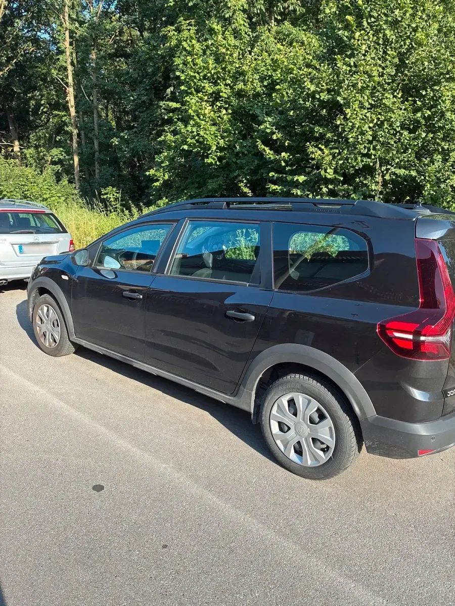 Gebraucht Dacia Jogger 101 PS (74 kW) 2024 Schwarz Van / Kleinbus