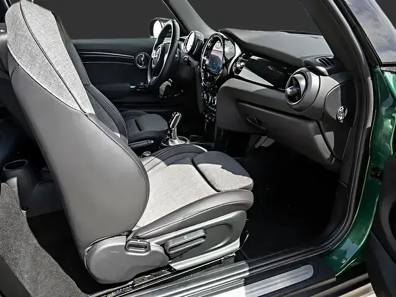 Gebraucht Mini Cooper Classic 136 PS (100 kW) 2023 Grün Kleinwagen