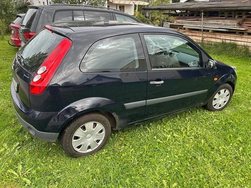 Blau Gebraucht 2006 Ford Fiesta Kleinwagen | 1.000 € (Superpreis) - Bild 1/4