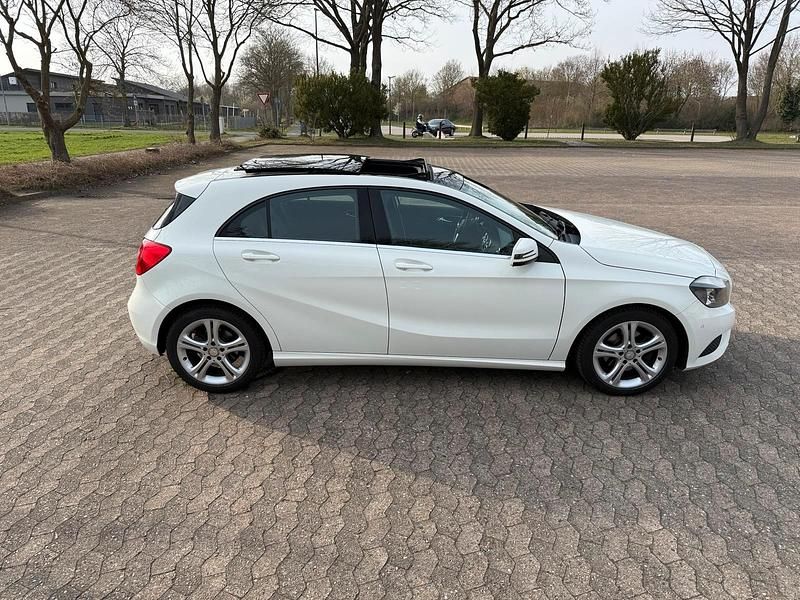 Gebraucht Mercedes A180 122 PS (89 kW) 2013 Weiß Limousine