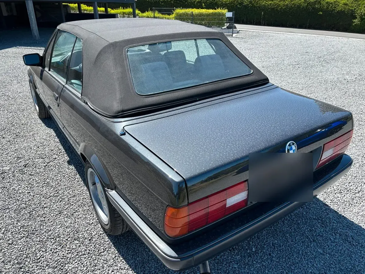 Gebraucht BMW 318 Shadowline 115 PS (84 kW) 1991 Schwarz Cabrio