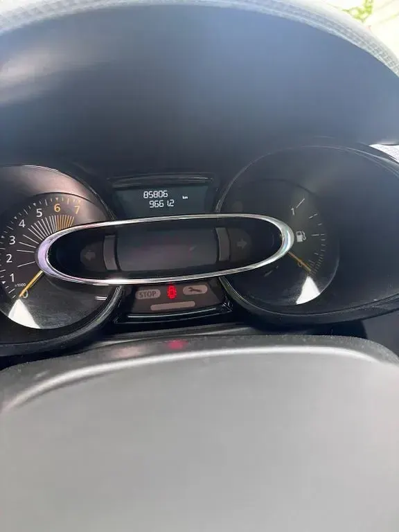 Używany Renault Clio IV Expression 73 KM (53 kW) 2014 Czarny Sedan/Limuzyna