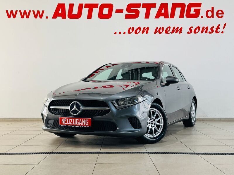 Mountaingrau met. Gebraucht 2019 Mercedes A200 Limousine | 18.200 € (Fairer Preis) - Bild 1/4
