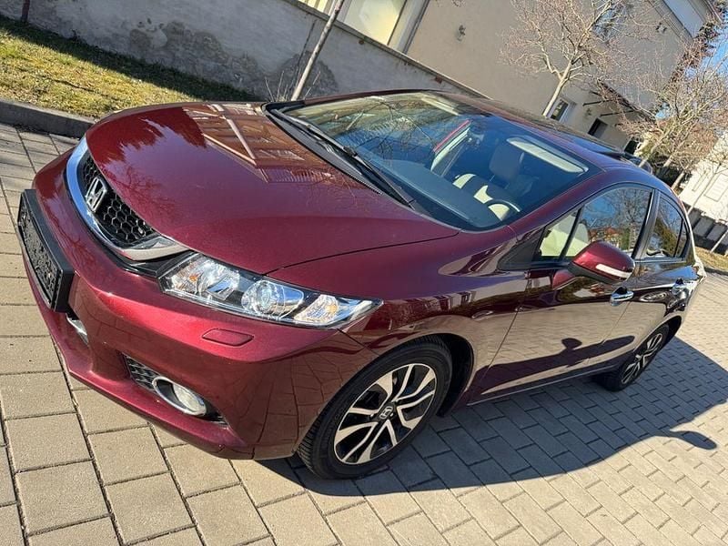 Gebraucht Honda Civic Executive 142 PS (104 kW) 2016 Rot Limousine