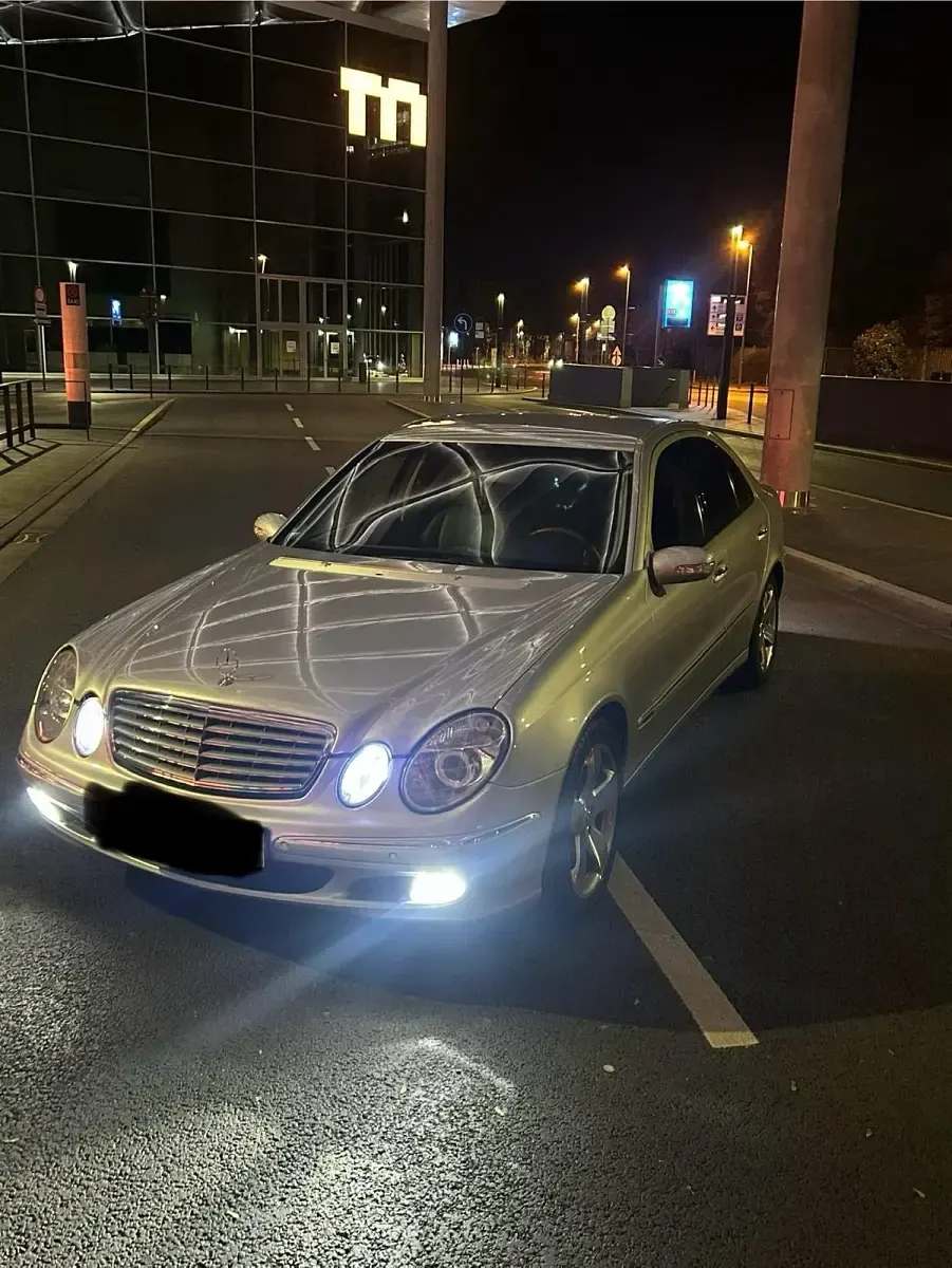 Gebraucht Mercedes E220 150 PS (110 kW) 2004 Silber Limousine