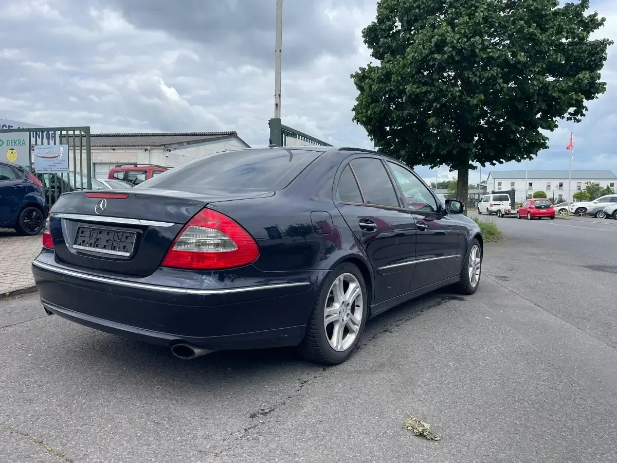 Gebraucht Mercedes E280 190 PS (139 kW) 2007 Blau Limousine