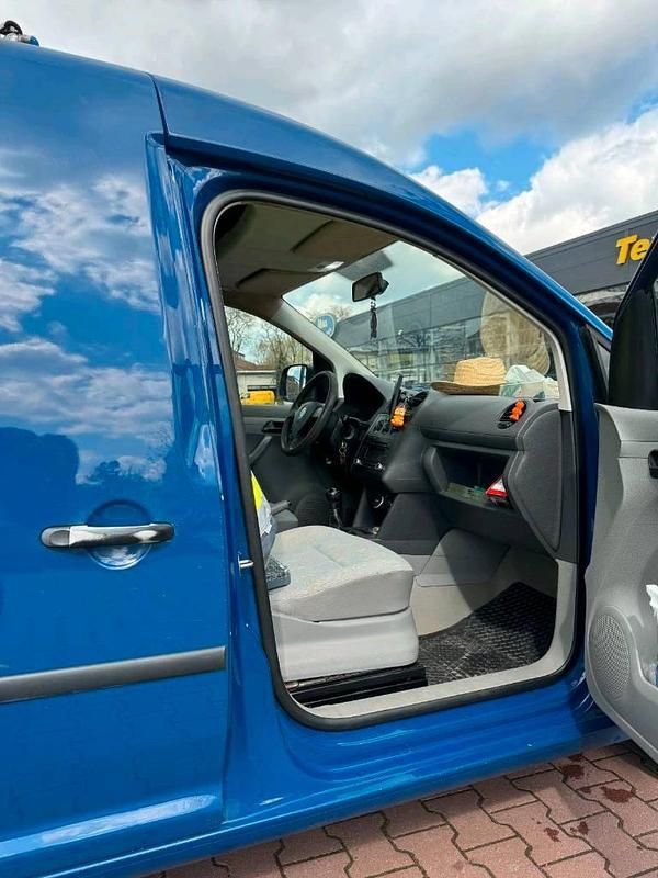 Second-hand VW Caddy 75 CP (55 kW) 2007 Albastru Monovolum
