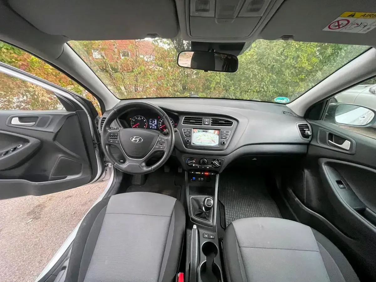 Gebraucht Hyundai i20 Active 84 PS (61 kW) 2019 Grau Kleinwagen