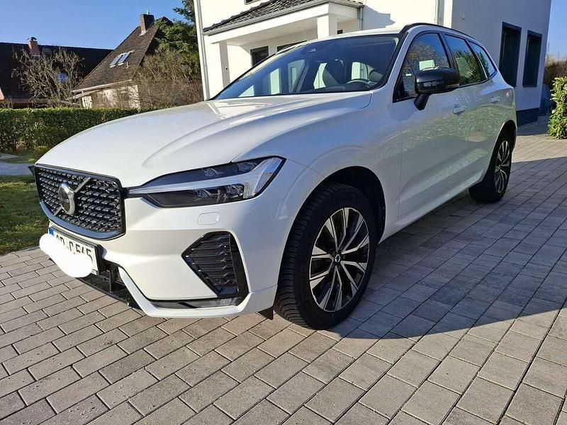 Gebraucht Volvo XC60 Plus 197 PS (144 kW) 2023 Weiß SUV