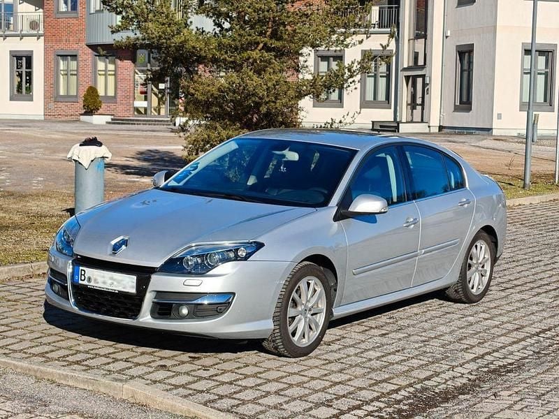 Gebraucht Renault Laguna III Expression 140 PS (102 kW) 2011 Silber Limousine