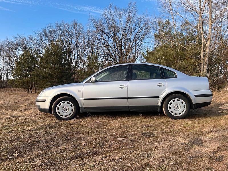 Gebraucht VW Passat 101 PS (74 kW) 2003 Silber Limousine