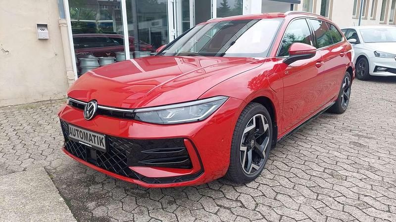 Gebraucht VW Passat R-line 272 PS (200 kW) 2025 Romance red Kombi