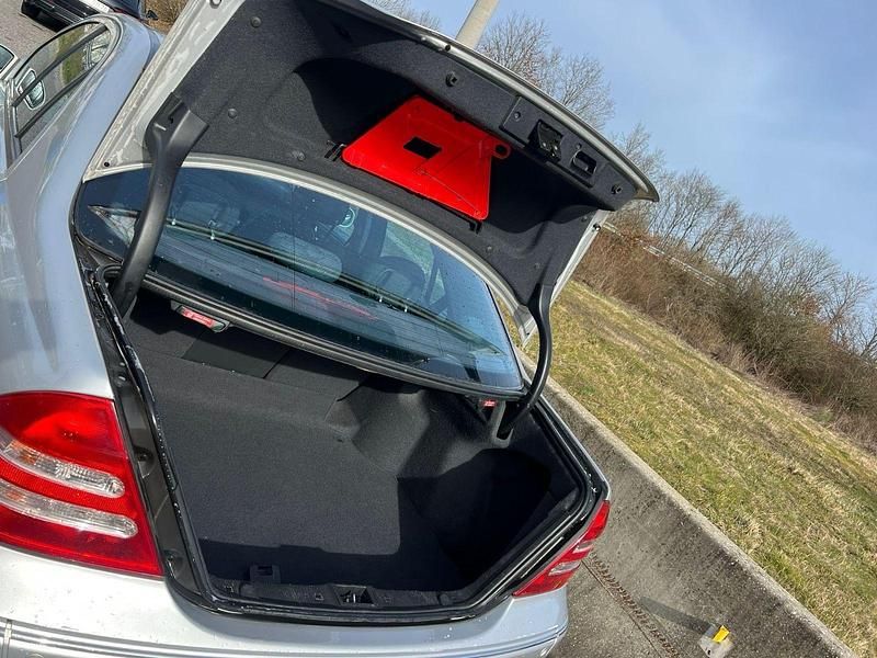 Gebraucht Mercedes C180 130 PS (95 kW) 2001 Silber Limousine