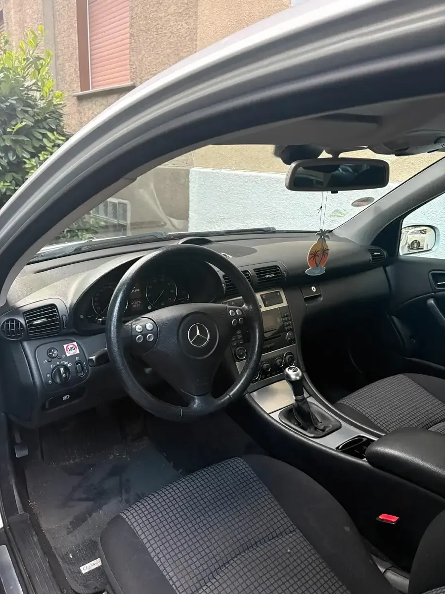 Gebraucht Mercedes C180 136 PS (100 kW) 2005 Silber Coupé
