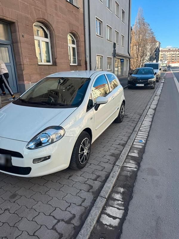 Gebraucht Fiat Punto 95 PS (69 kW) 2016 Weiß Kleinwagen