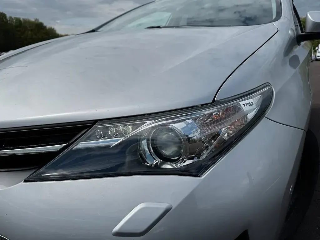 Gebraucht Toyota Auris Comfort 124 PS (91 kW) 2015 Grau Limousine
