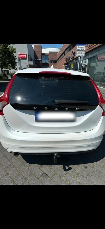 Gebraucht Volvo V60 115 PS (84 kW) 2015 Weiß Kombi