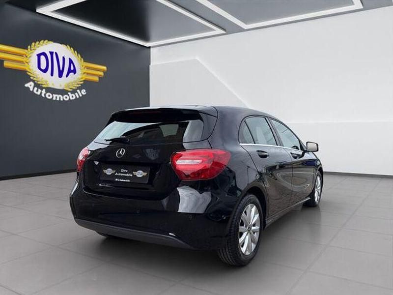 Gebraucht Mercedes A180 Style 122 PS (89 kW) 2018 Schwarz Limousine