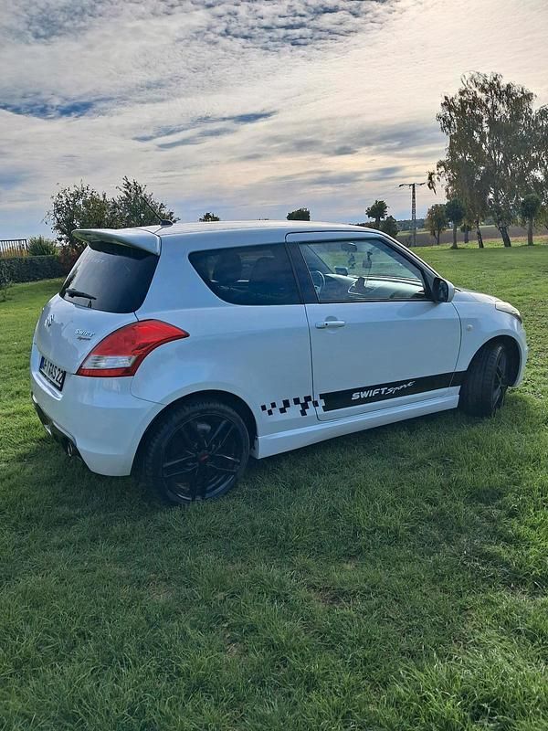 Weiß Gebraucht 2017 Suzuki Swift Sport Kleinwagen | 8.500 € (Superpreis) - Bild 1/4