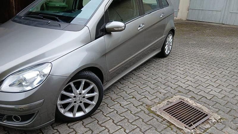 Gebraucht Mercedes B200 140 PS (102 kW) 2008 Grau Van / Kleinbus