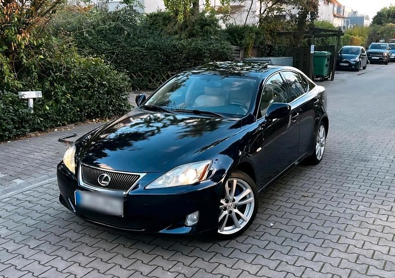 Blau Gebraucht 2009 Lexus IS220d Limousine | 6.500 € - Bild 1/4