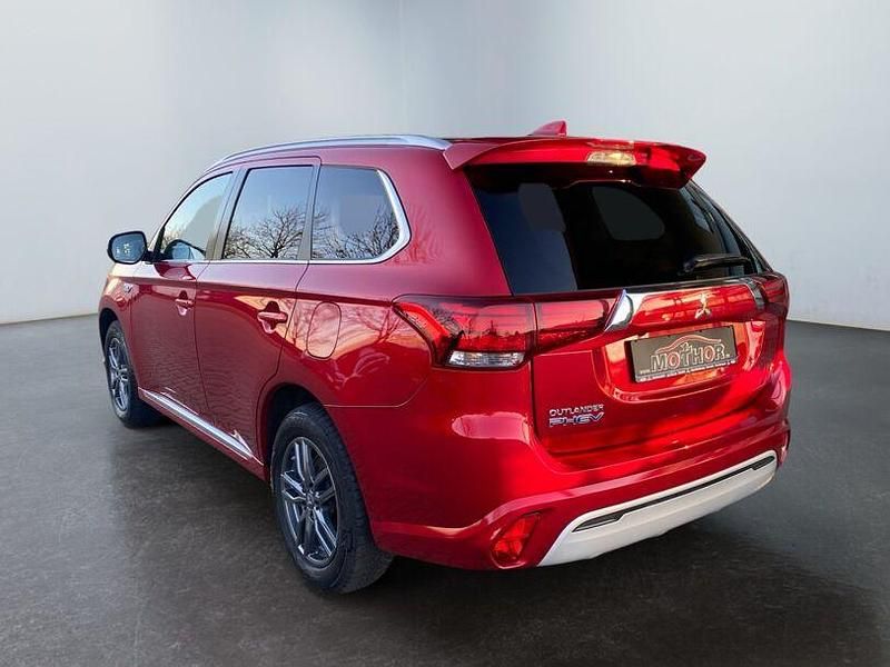Gebraucht Mitsubishi Outlander P-HEV Basis 224 PS (164 kW) 2021 Dynamik rot SUV
