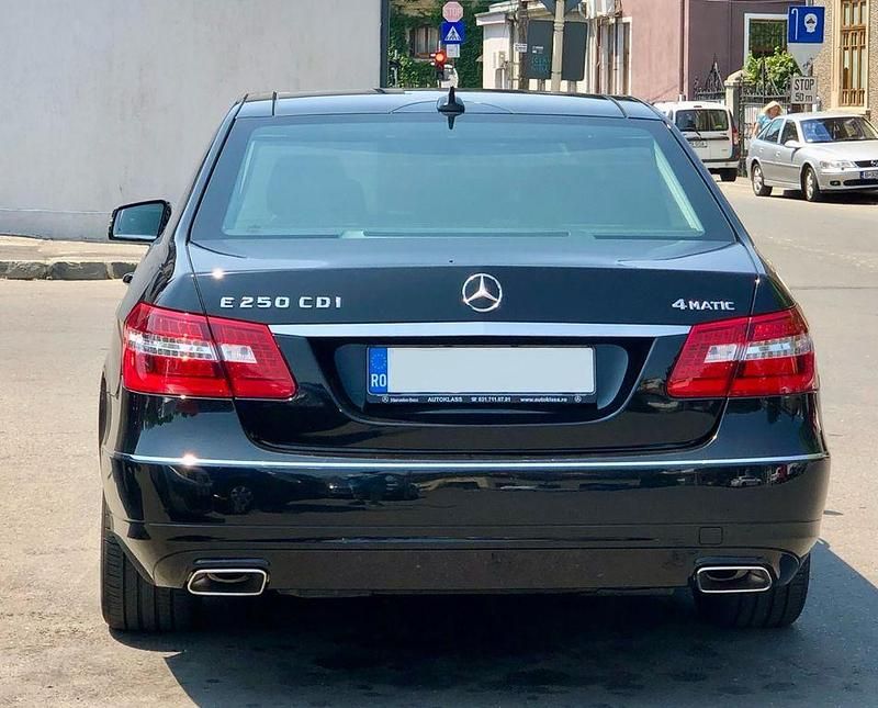 Second-hand Mercedes E250 204 CP (150 kW) 2011 Negru Berlinǎ