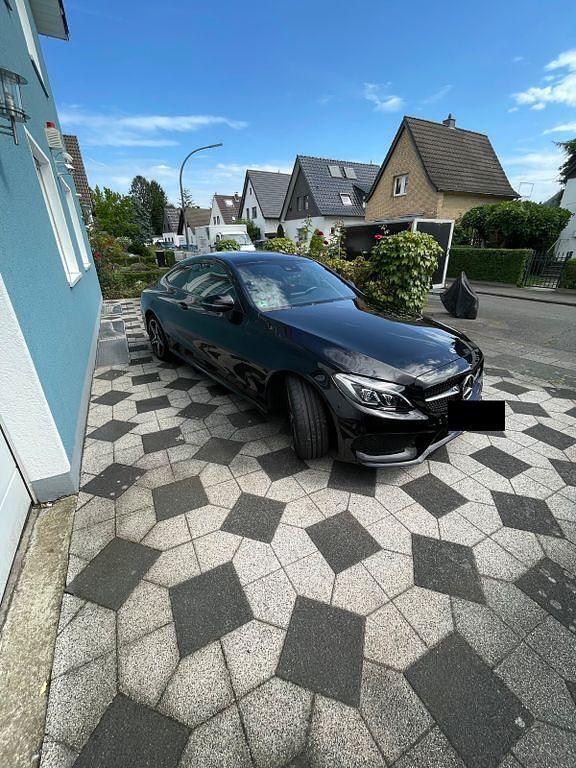 Gebraucht Mercedes C180 AMG 156 PS (114 kW) 2018 Schwarz Coupé