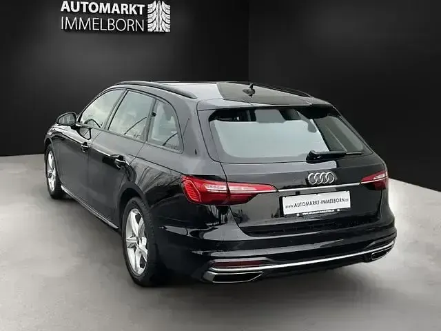 Second-hand Audi A4 Advanced 204 CP (150 kW) 2022 Negru Berlinǎ