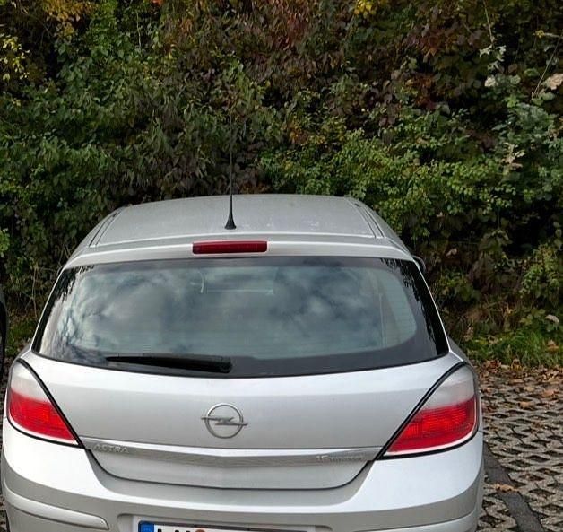 Gebraucht Opel Astra 105 PS (77 kW) 2006 Silber Limousine