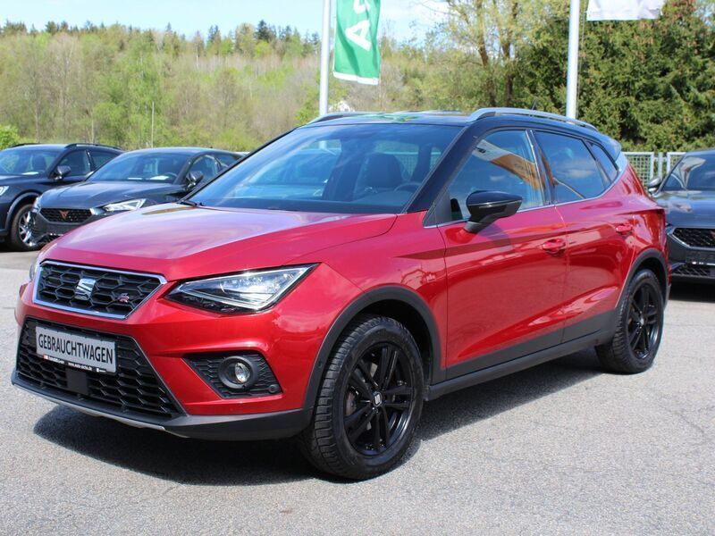 Rot (rot / schwarz) schwarz (alcantara) Gebraucht 2021 Seat Arona Beats SUV | 19.290 € - Bild 1/4