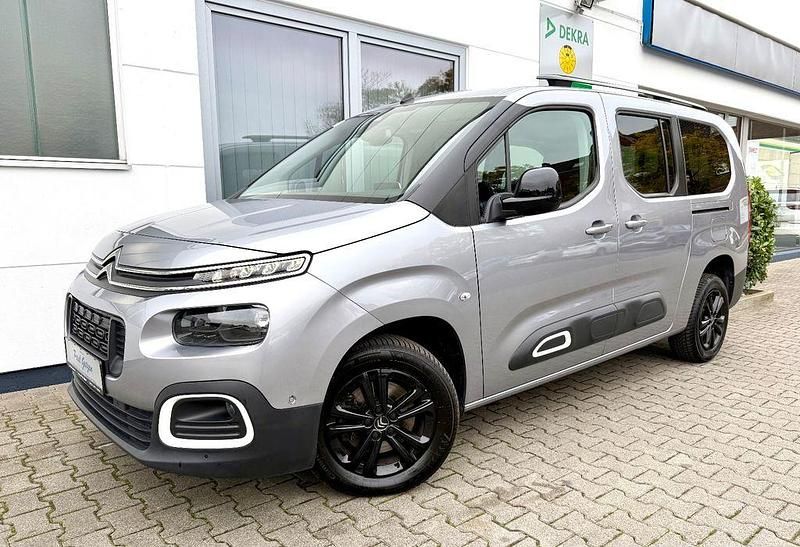 Grau Gebraucht 2021 Citroën Berlingo Feel Van / Kleinbus | 22.490 € (Teuer) - Bild 1/4