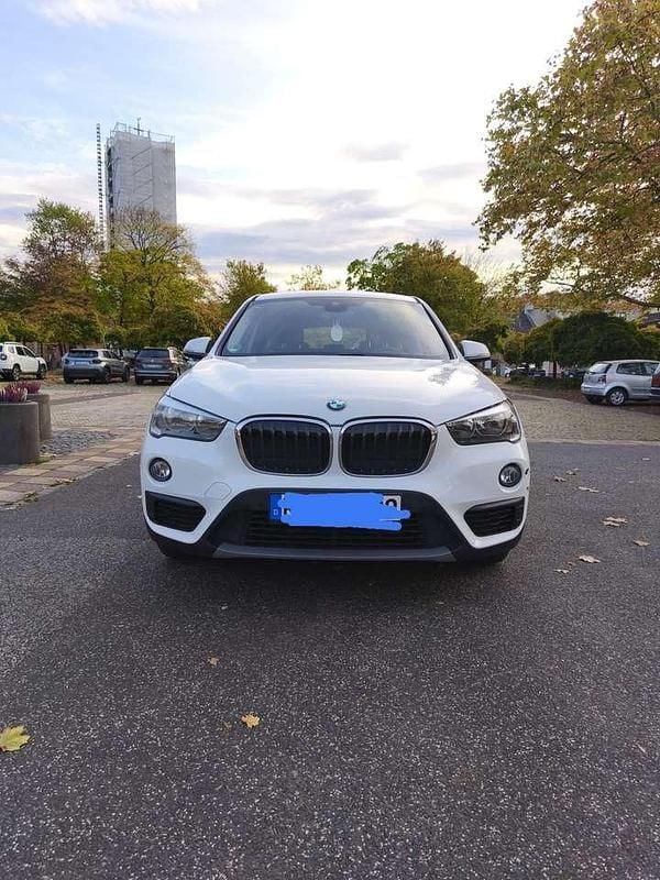 Weiß Gebraucht 2018 BMW X1 Advantage SUV | 14.500 € (Superpreis) - Bild 1/4