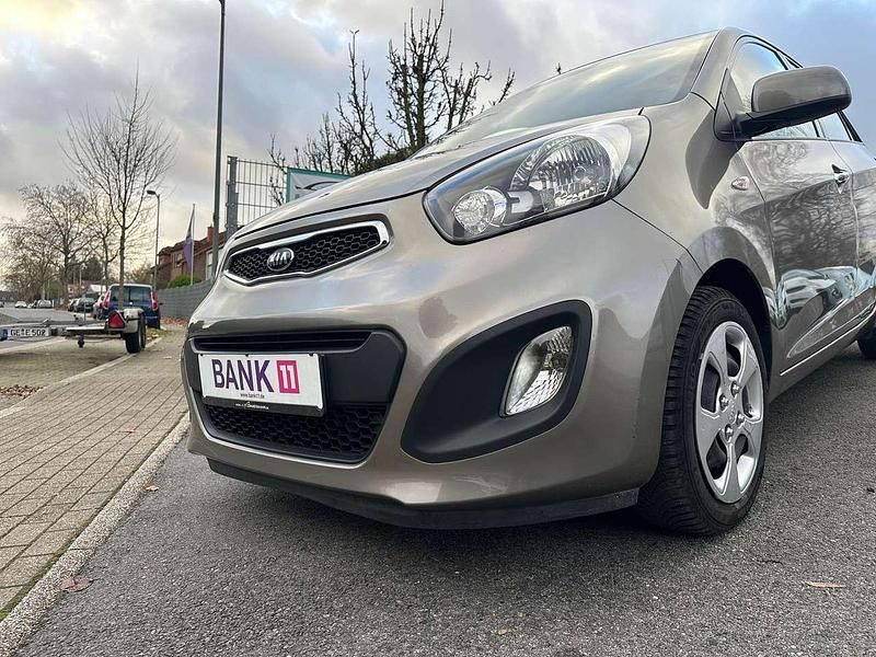 Titaniumsilber met. Gebraucht 2014 Kia Picanto FIFA World Cup Edition Kleinwagen | 5.900 € (Fairer Preis) - Bild 1/4