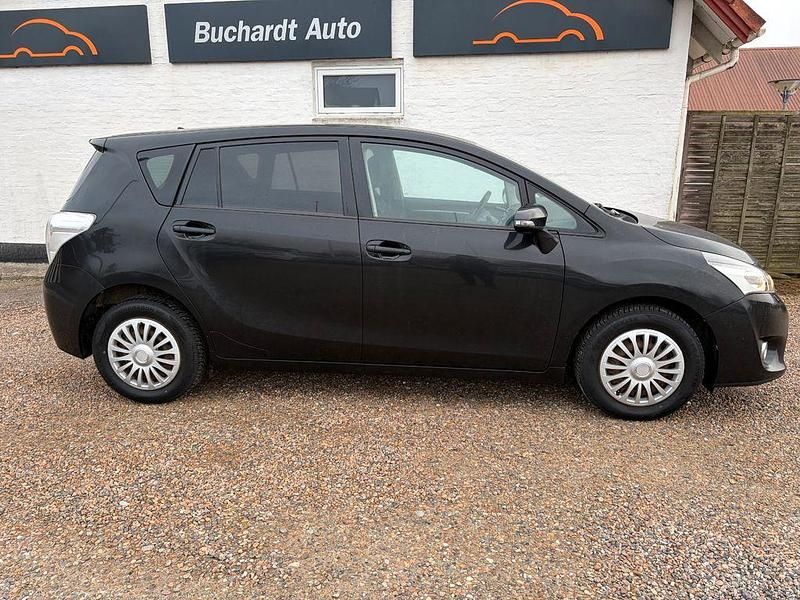 Gebraucht Toyota Verso Premium 147 PS (108 kW) 2017 Schwarz Van / Kleinbus