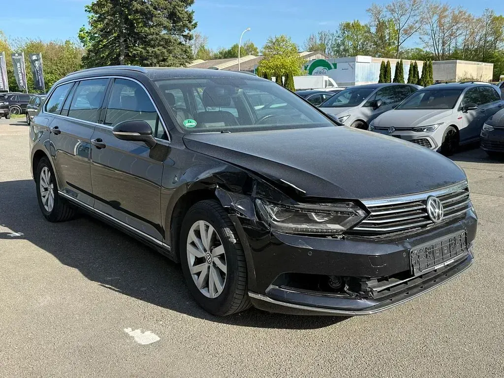 Gebraucht VW Passat Highline 150 PS (110 kW) 2018 Schwarz Kombi