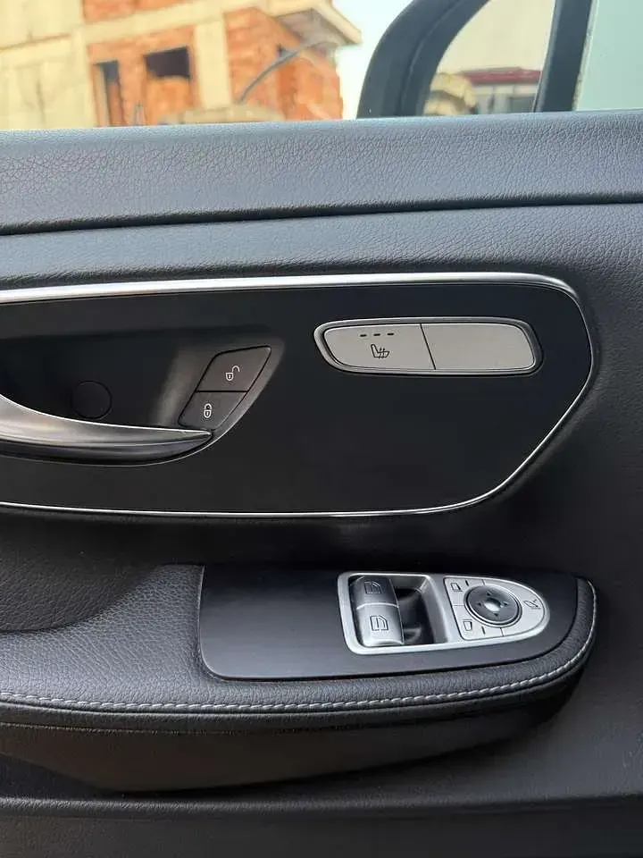 Gebraucht Mercedes V250 Avantgarde 190 PS (139 kW) 2014 Weiß Van / Kleinbus