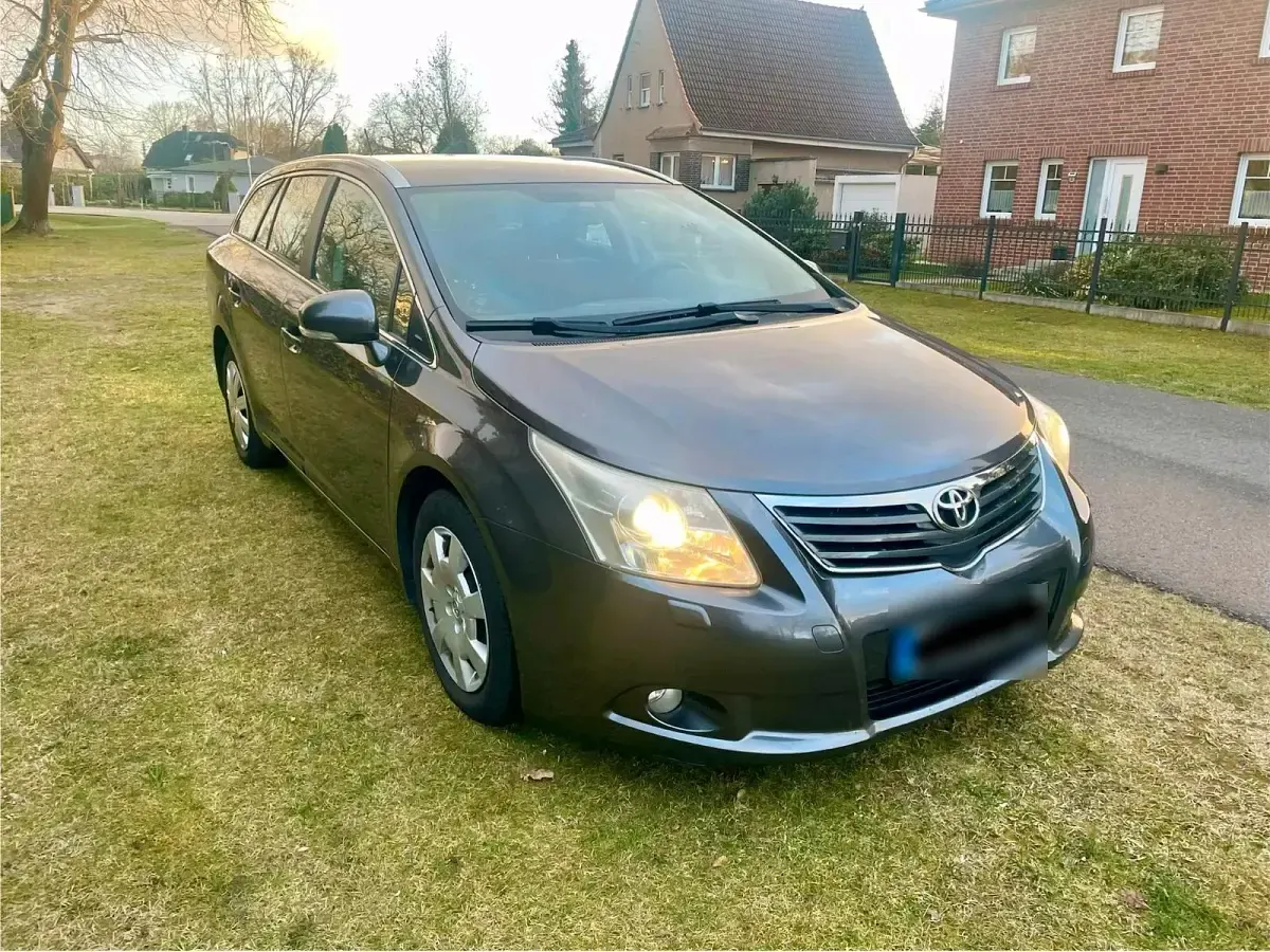 Gebraucht Toyota Avensis 126 PS (92 kW) 2012 Grau Kombi