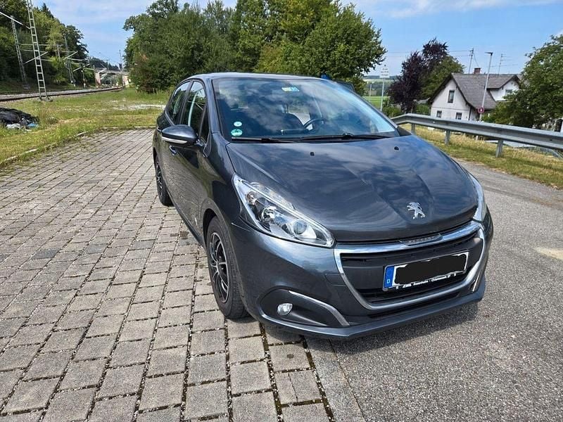 Grau Gebraucht 2016 Peugeot 208 Active Kleinwagen | 7.400 € (Fairer Preis) - Bild 1/4