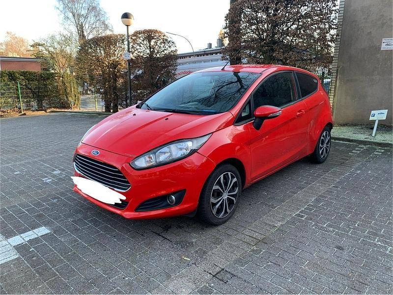 Rot Gebraucht 2013 Ford Fiesta Kleinwagen | 2.300 € (Superpreis) - Bild 1/4