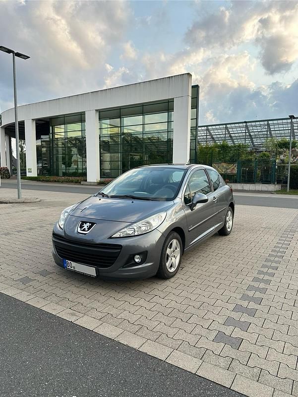 Silber Gebraucht 2011 Peugeot 207 Coupé | 2.200 € (Fairer Preis) - Bild 1/4