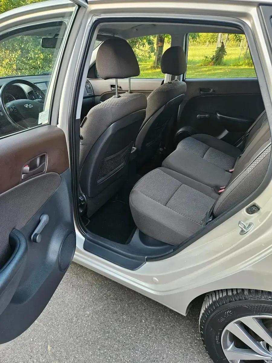 Gebraucht Hyundai i30 105 PS (77 kW) 2011 Beige Limousine