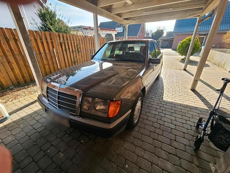 Gebraucht Mercedes E260 166 PS (122 kW) 1989 Grau Limousine