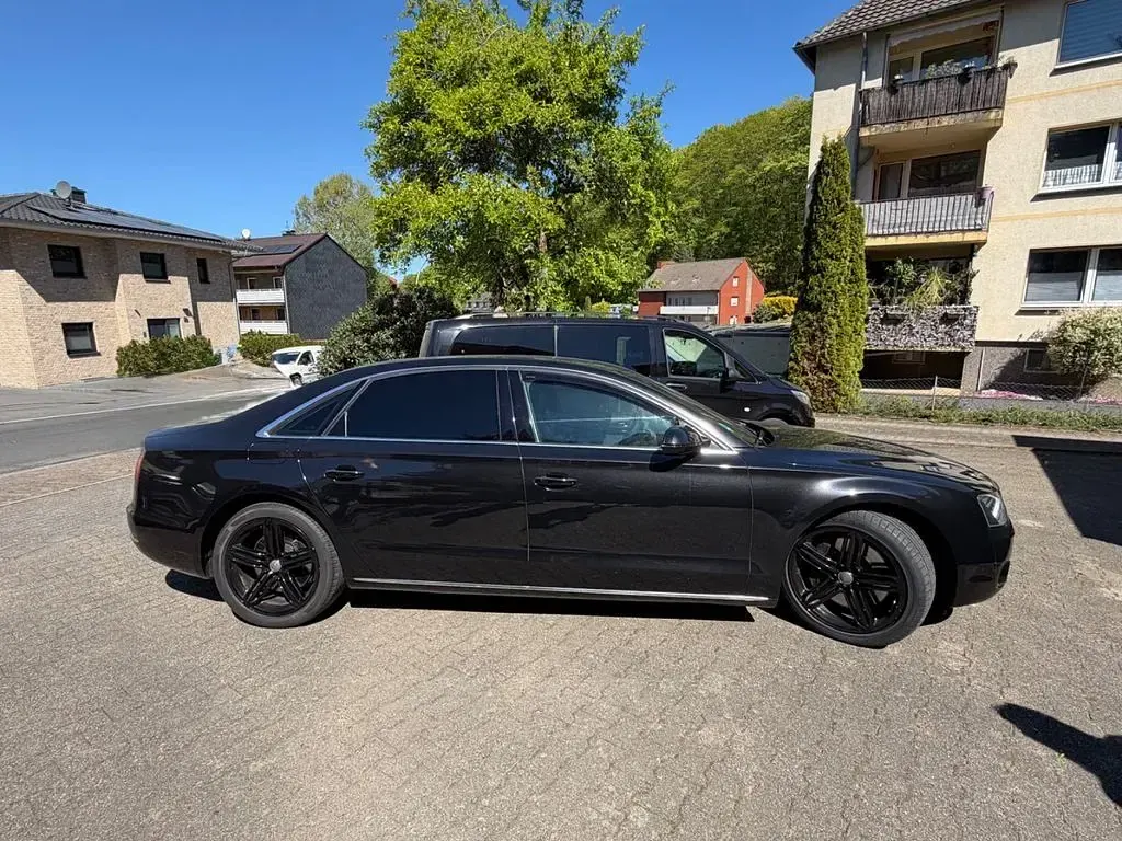 Gebraucht Audi A8L Ambiente 371 PS (272 kW) 2011 Schwarz Limousine
