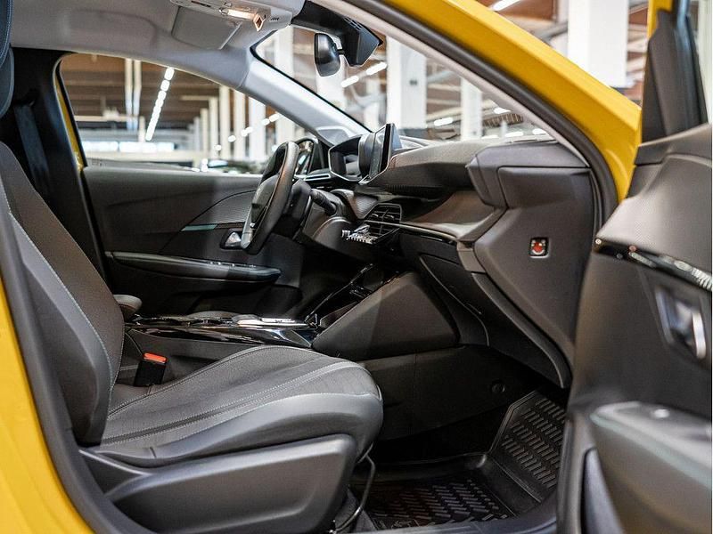 Gebraucht Peugeot e-208 Allure+ 100 kW (136 PS) 2023 Gelb Kleinwagen