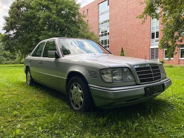 Gebraucht Mercedes E300 136 PS (100 kW) 1994 Silber Limousine