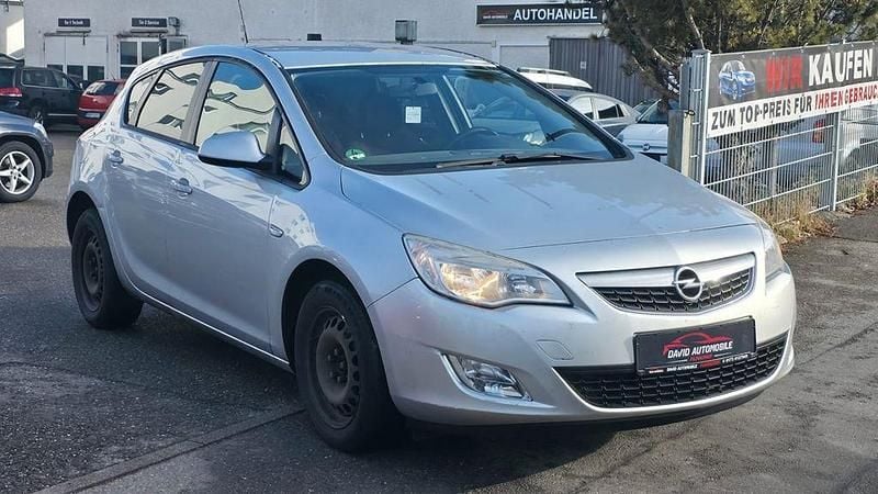 Gebraucht Opel Astra Edition 120 PS (88 kW) 2011 Silber Limousine