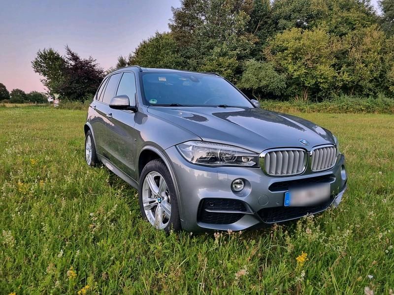Grau Gebraucht 2018 BMW X5 SUV | 32.900 € (Fairer Preis) - Bild 1/4