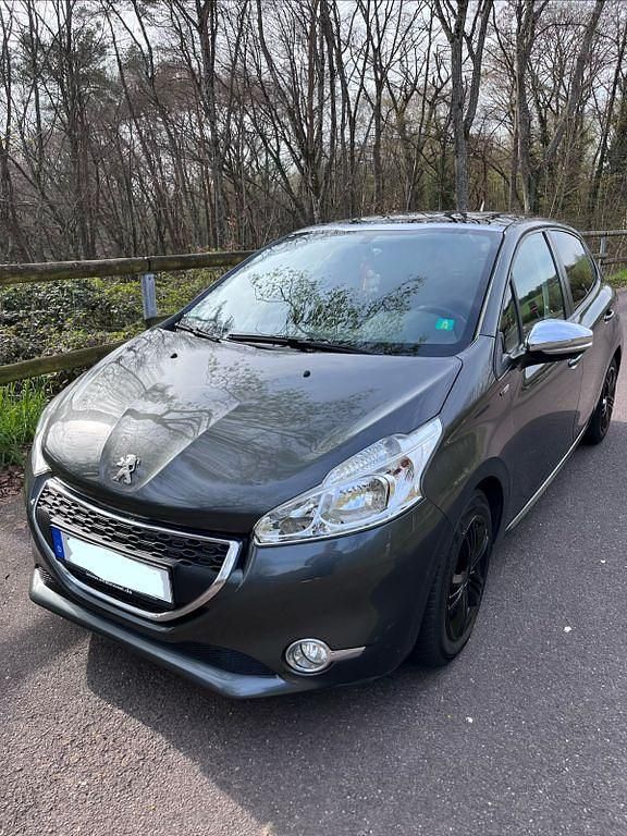 Gebraucht Peugeot 208 Style 99 PS (72 kW) 2015 Grau Kleinwagen